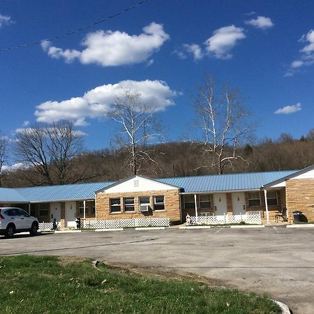 Scenic River Inn Motel Wartburg Екстериор снимка