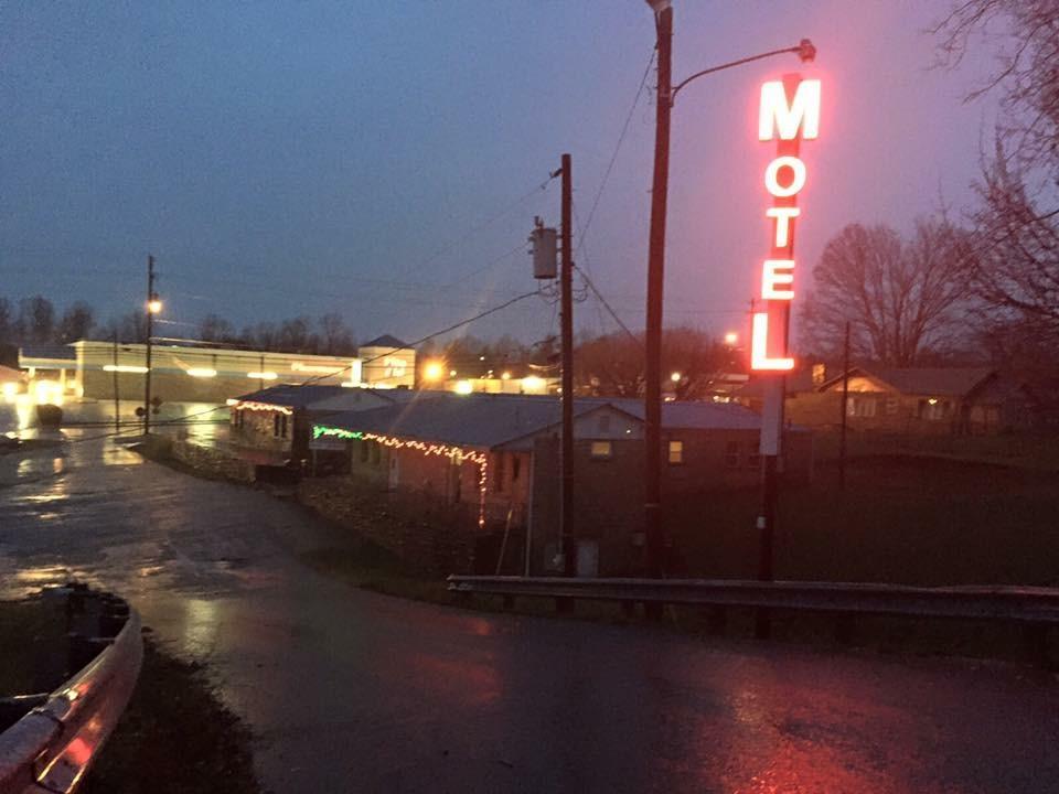 Scenic River Inn Motel Wartburg Екстериор снимка