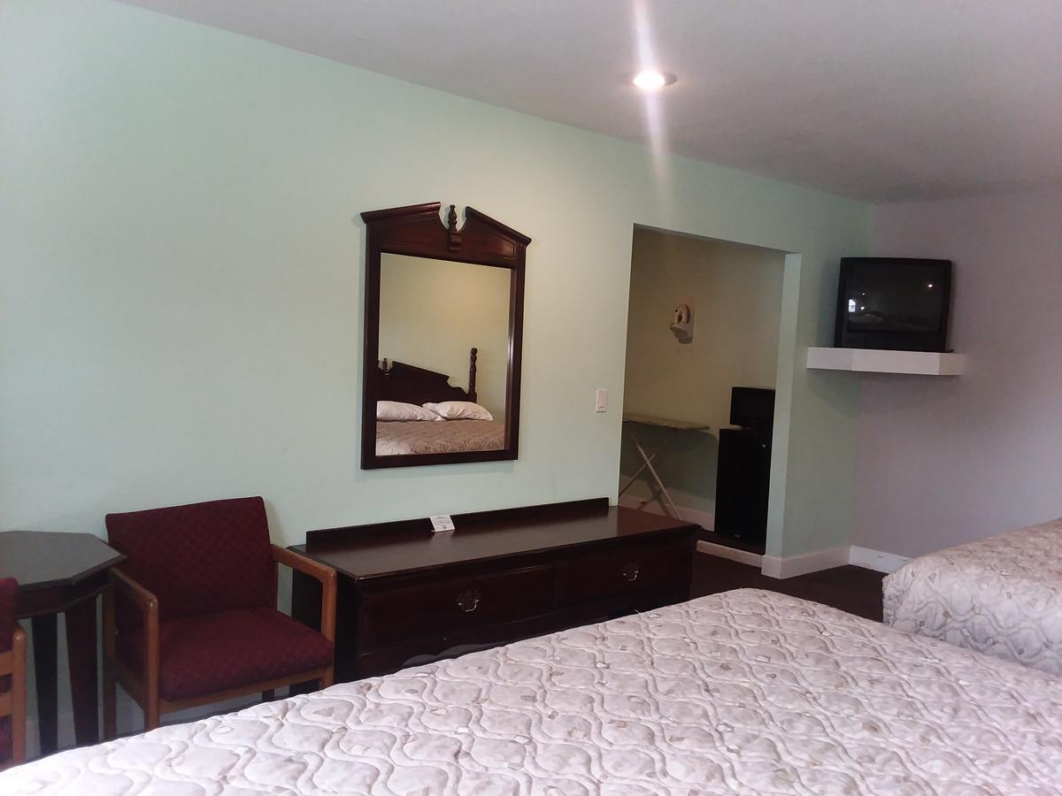 Scenic River Inn Motel Wartburg Екстериор снимка